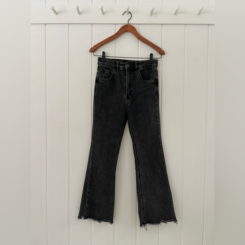 Stradivarius Wide Leg Cropped Denim Raw Hem Stone Wash Black High Rise Women 4